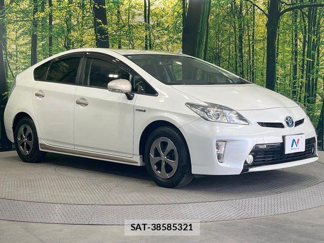 Toyota PRIUS 2015-01 7060275-15