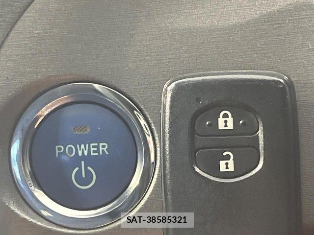 Toyota PRIUS 2015-01 7060275-6