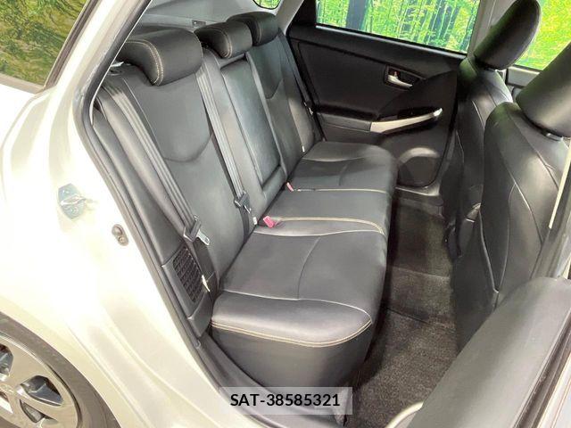 Toyota PRIUS 2015-01 7060275-8