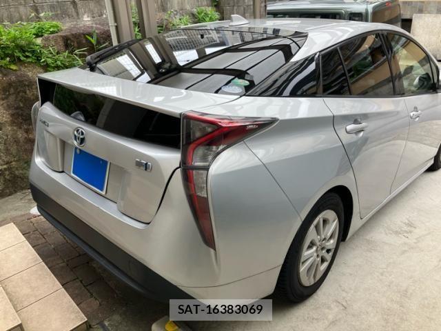 Toyota PRIUS 2016-06 7060284-2