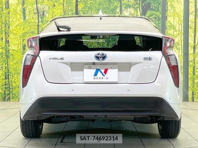 Toyota PRIUS 2017-03 7060259-13