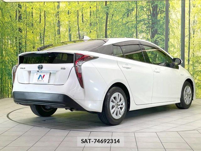Toyota PRIUS 2017-03 7060259-15