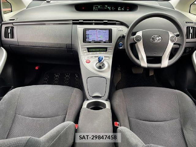 Toyota PRIUS 2015-10 7060270-1