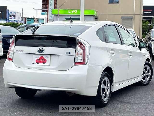Toyota PRIUS 2015-10 7060270-2