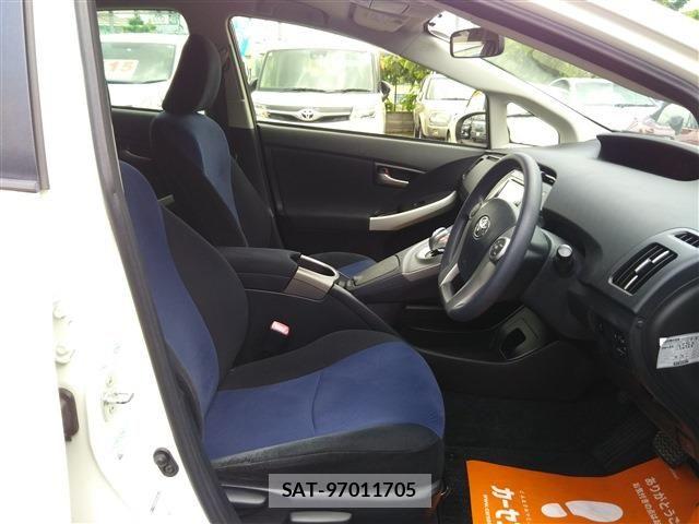 Toyota PRIUS 2012-08 7060289-12