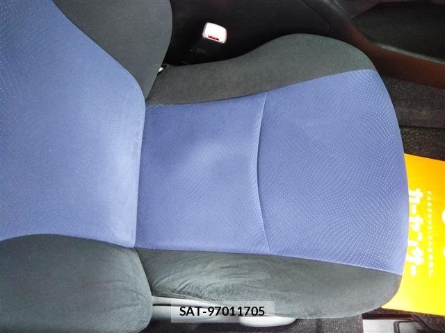 Toyota PRIUS 2012-08 7060289-14