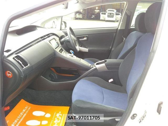 Toyota PRIUS 2012-08 7060289-15