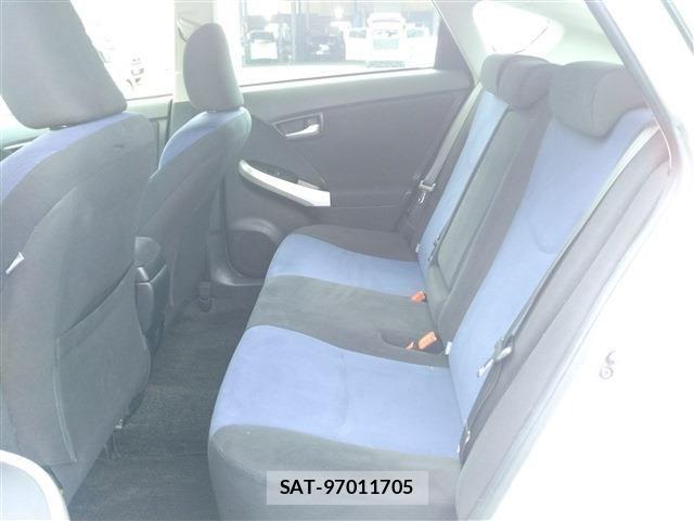 Toyota PRIUS 2012-08 7060289-17
