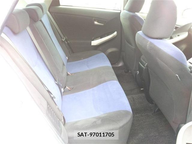 Toyota PRIUS 2012-08 7060289-18