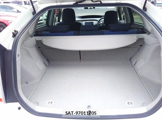 Toyota PRIUS 2012-08 7060289-19