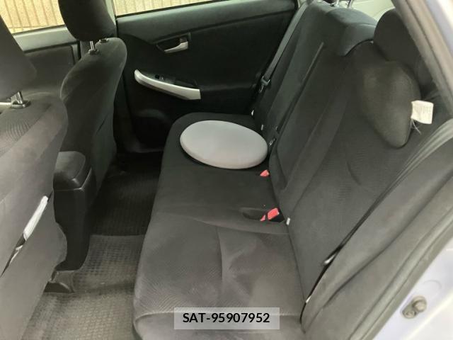 Toyota PRIUS 2013-10 7060314-8