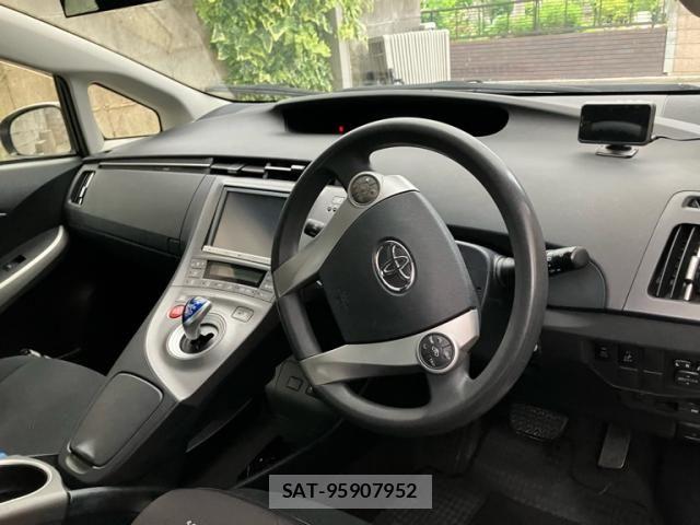Toyota PRIUS 2013-10 7060314-10