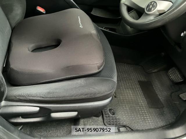 Toyota PRIUS 2013-10 7060314-12