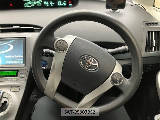 Toyota PRIUS 2013-10 7060314-13