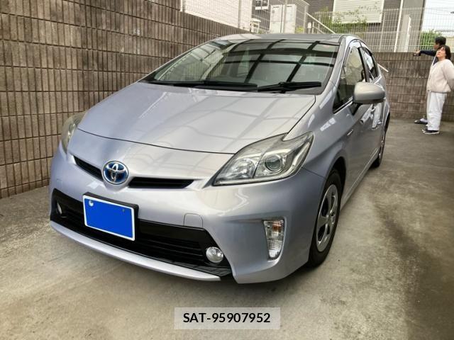 Toyota PRIUS 2013-10 7060314-1