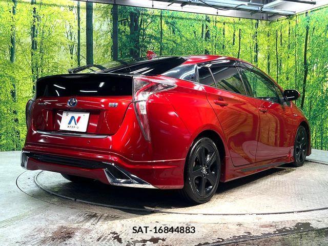 Toyota PRIUS 2016-08 7060262-16