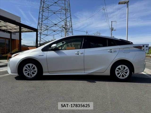 Toyota PRIUS 2017-02 7060264-10