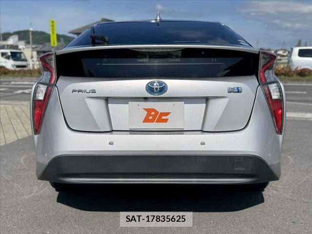 Toyota PRIUS 2017-02 7060264-13