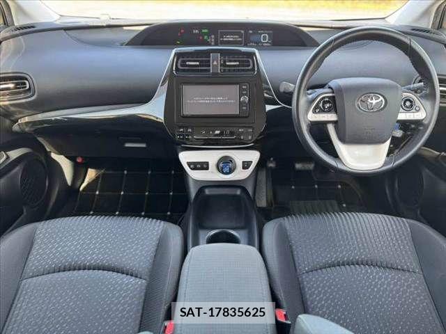 Toyota PRIUS 2017-02 7060264-1