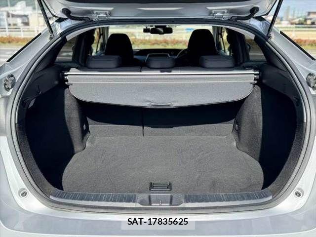 Toyota PRIUS 2017-02 7060264-19