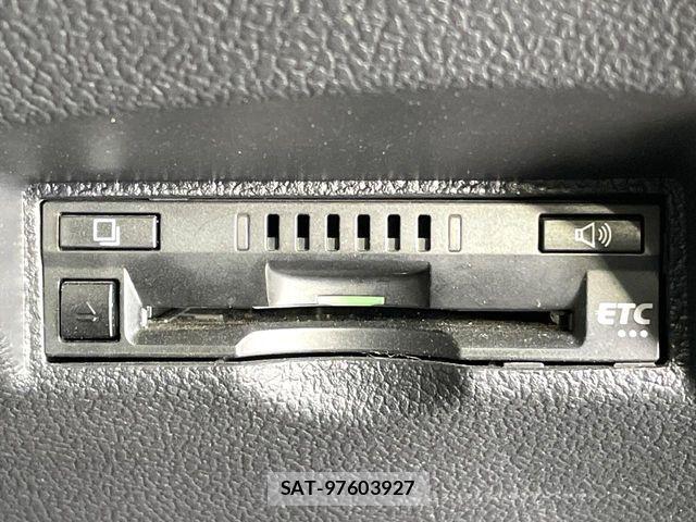 Toyota PRIUS 2018-12 7060268-5
