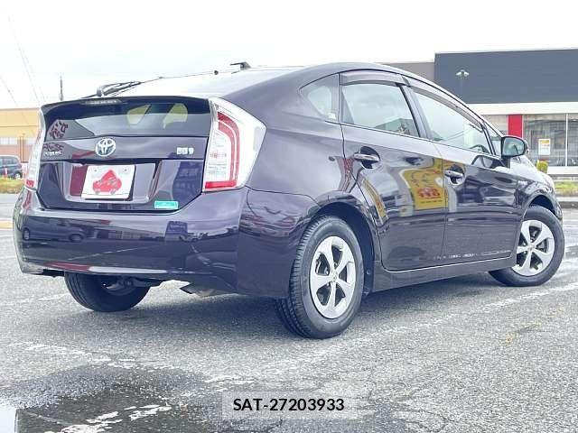 Toyota PRIUS 2014-01 7060274-2