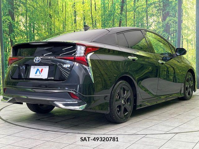 Toyota PRIUS 2022-03 7060248-16