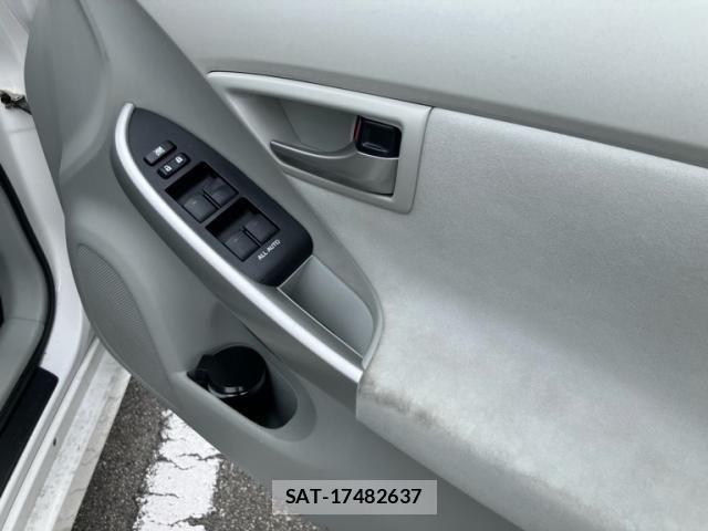 Toyota PRIUS 2013-02 7060288-14