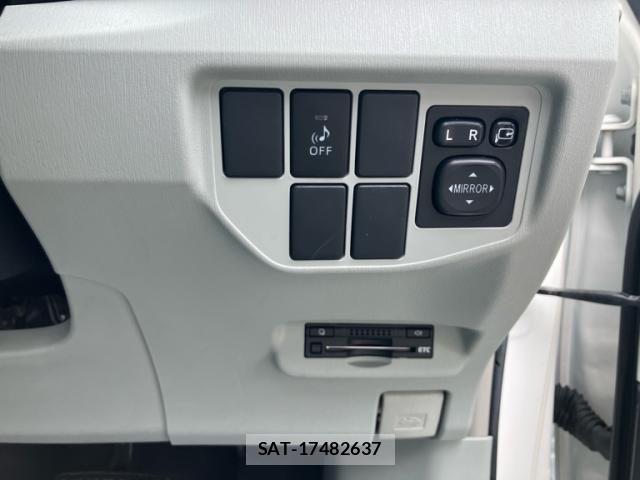 Toyota PRIUS 2013-02 7060288-15