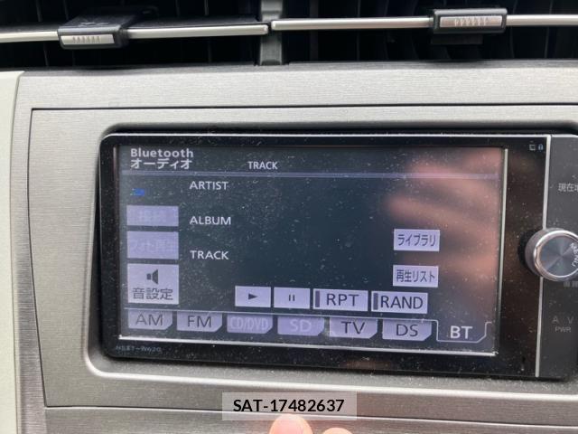 Toyota PRIUS 2013-02 7060288-16