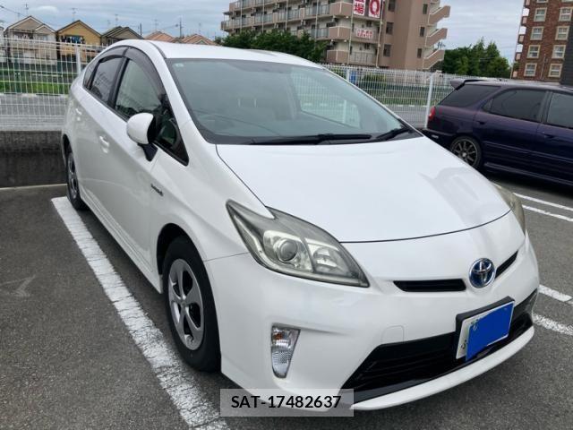 Toyota PRIUS 2013-02 7060288-1