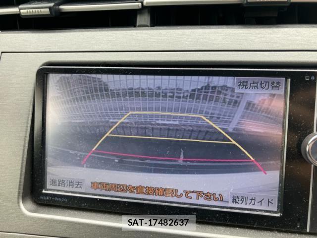 Toyota PRIUS 2013-02 7060288-18