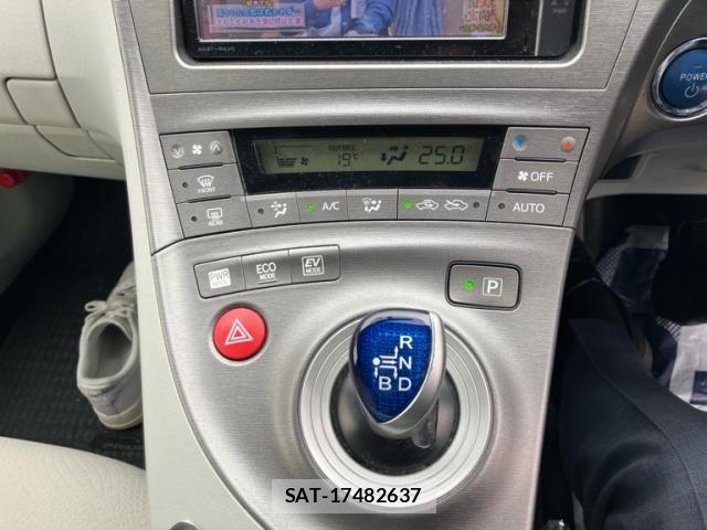 Toyota PRIUS 2013-02 7060288-19