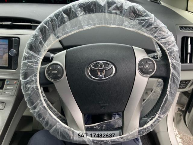 Toyota PRIUS 2013-02 7060288-20