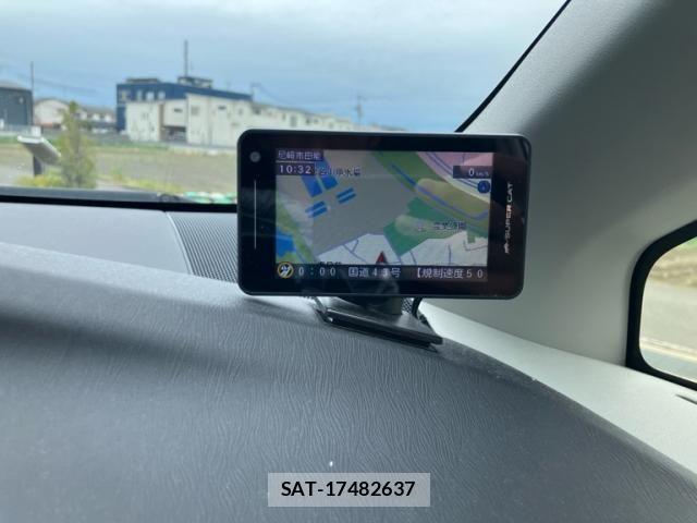 Toyota PRIUS 2013-02 7060288-22