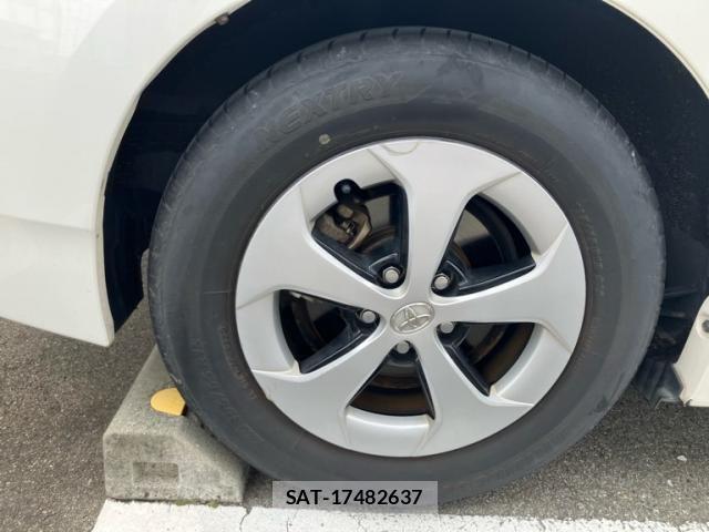 Toyota PRIUS 2013-02 7060288-5