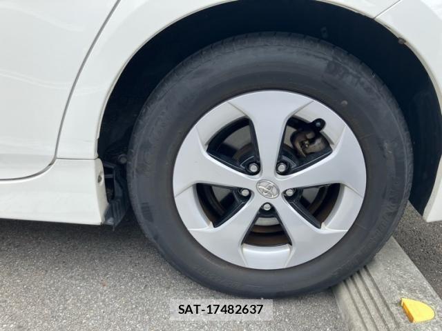 Toyota PRIUS 2013-02 7060288-6