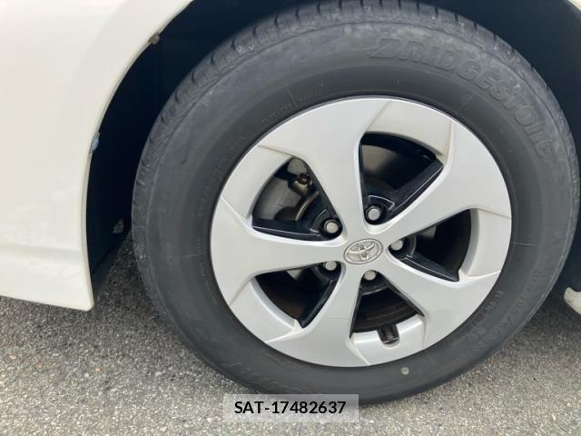 Toyota PRIUS 2013-02 7060288-7