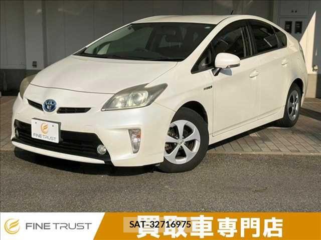 Toyota PRIUS 2013-08 7060280-0