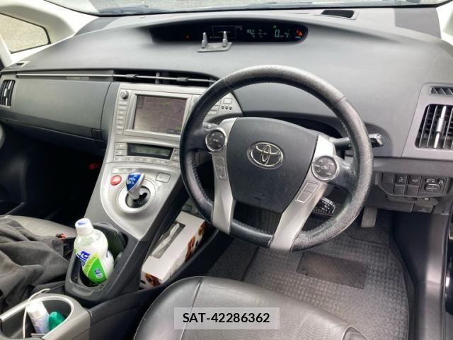 Toyota PRIUS 2012-11 7198712-10