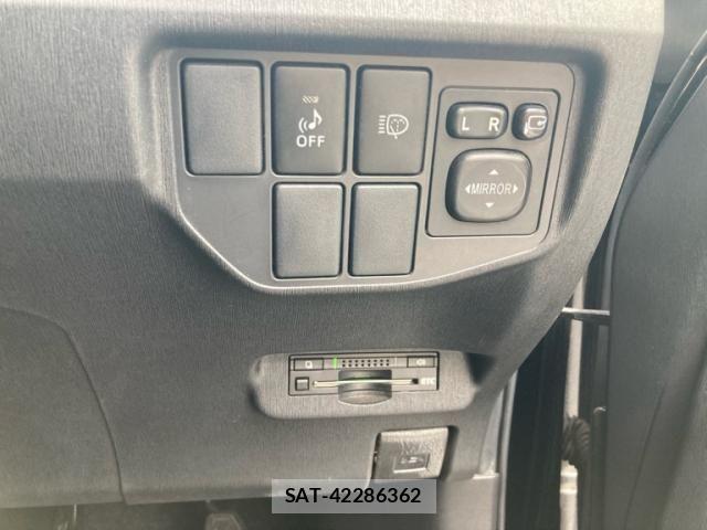 Toyota PRIUS 2012-11 7198712-16
