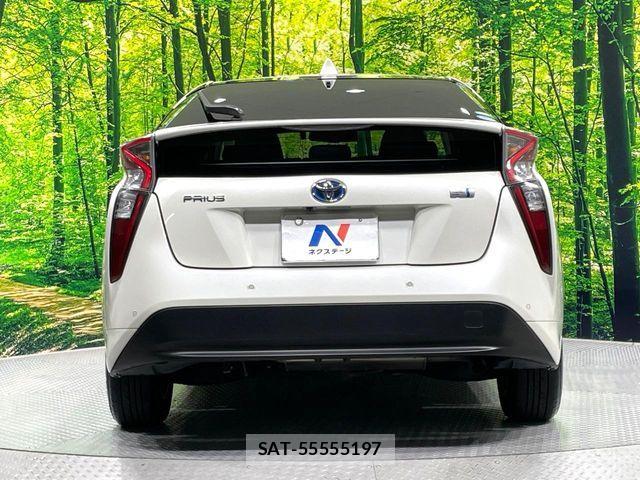 Toyota PRIUS 2017-04 7223718-16