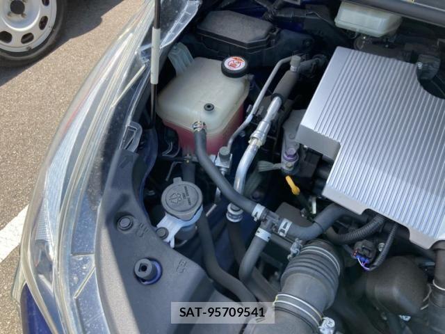 Toyota PRIUS 2018-04 7223749-26