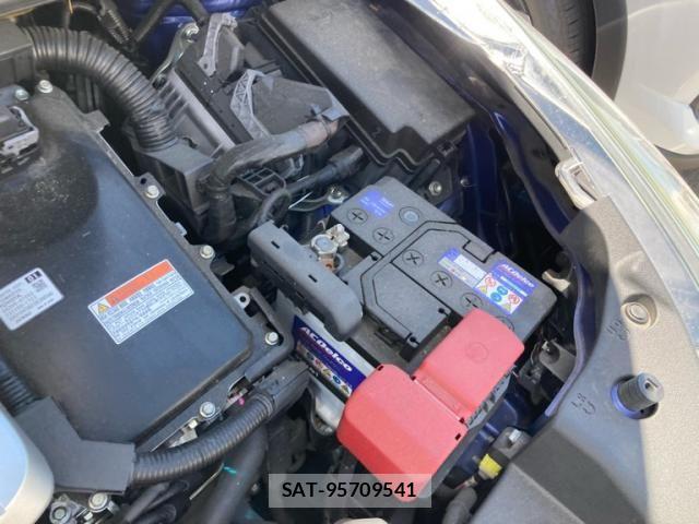 Toyota PRIUS 2018-04 7223749-27