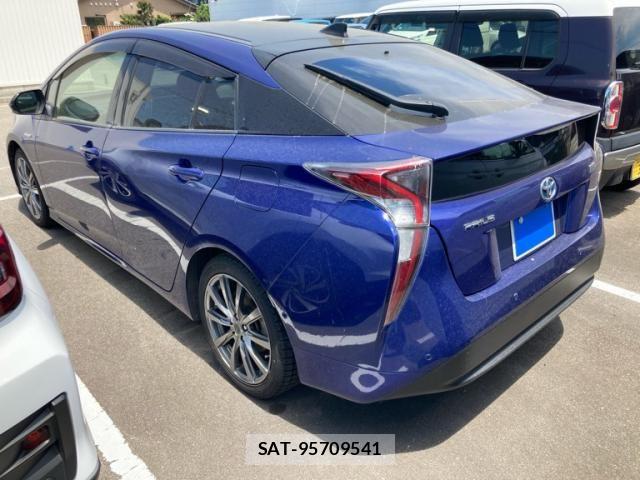 Toyota PRIUS 2018-04 7223749-3