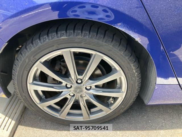 Toyota PRIUS 2018-04 7223749-5