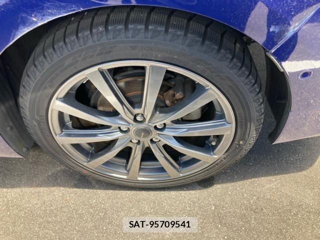 Toyota PRIUS 2018-04 7223749-6