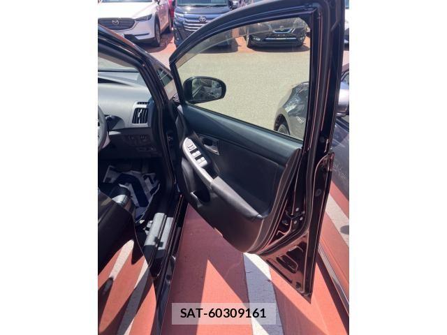 Toyota PRIUS 2015-09 7223684-17