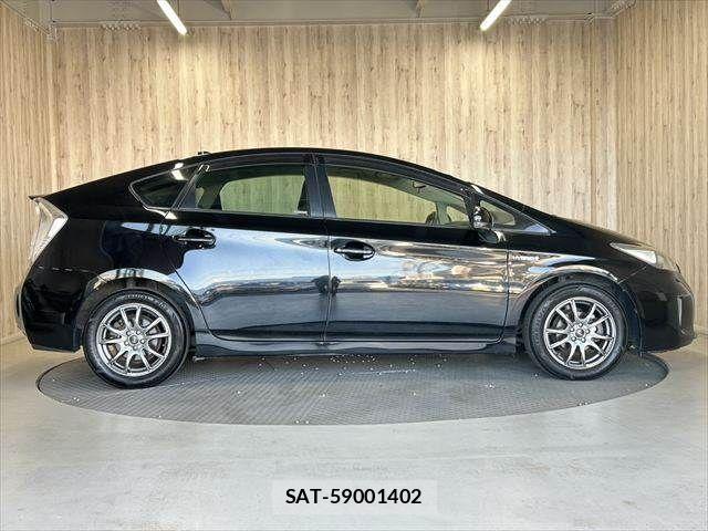 Toyota PRIUS 2014-11 7223681-17
