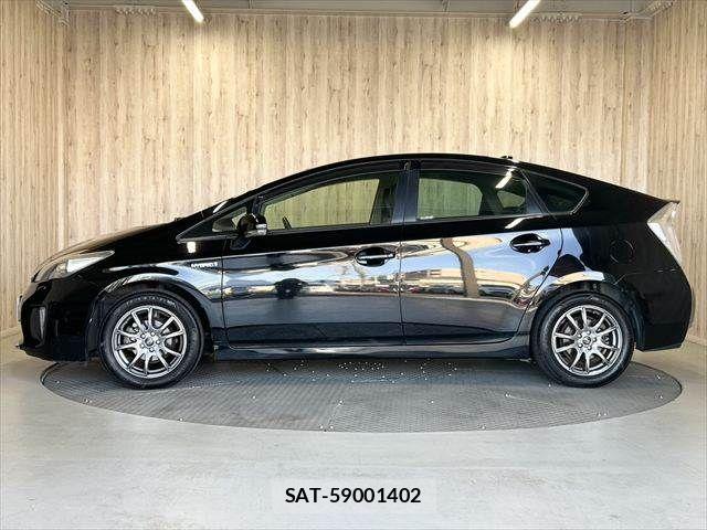 Toyota PRIUS 2014-11 7223681-21